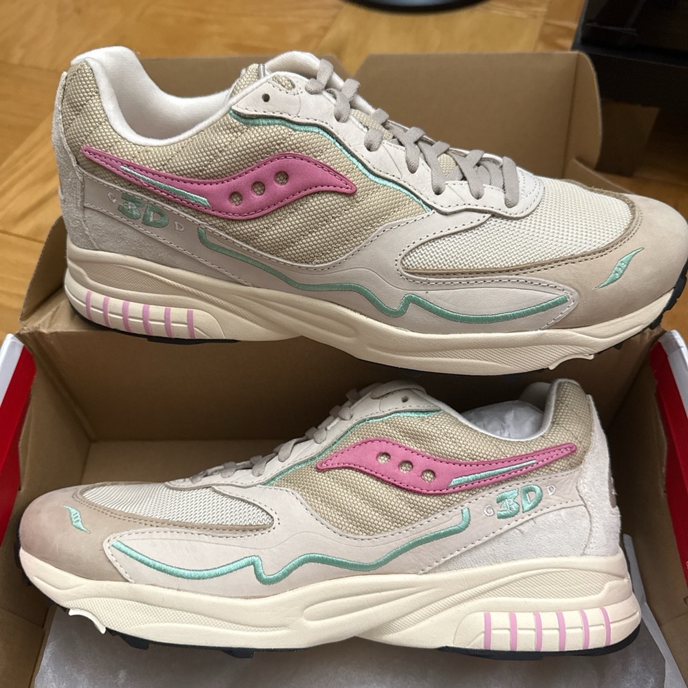 SOLD ON ANOTHER APP- Saucony 3D Grid Hurricane 🌺🌊